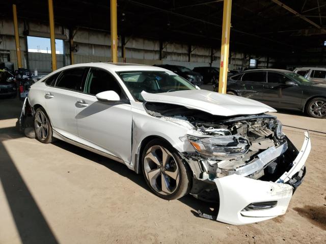 1HGCV2F96KA005704 - 2019 HONDA ACCORD TOURING WHITE photo 4