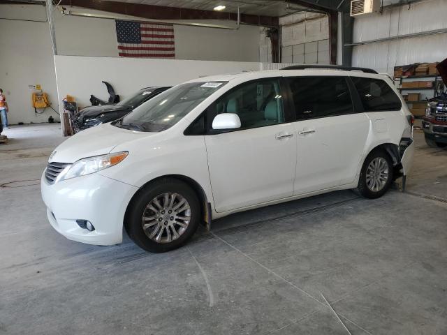2016 TOYOTA SIENNA XLE, 