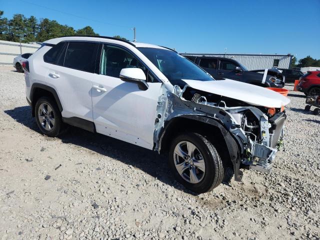 2T3W1RFV2RC298463 - 2024 TOYOTA RAV4 XLE WHITE photo 4