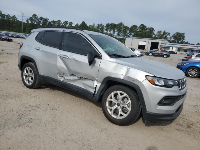 3C4NJDBN6ST528909 - 2025 JEEP COMPASS LATITUDE SILVER photo 4