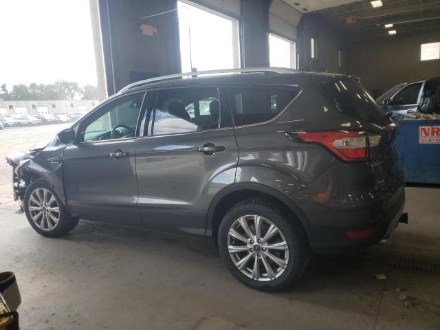 1FMCU9J96JUD59751 - 2018 FORD ESCAPE TITANIUM رمادي صورة 2