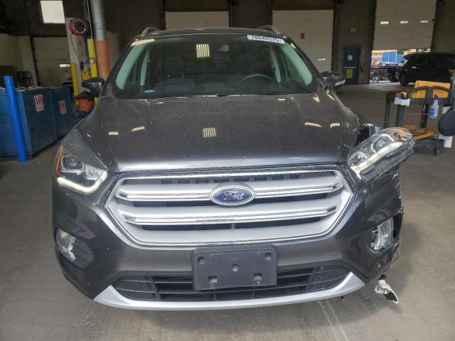 1FMCU9J96JUD59751 - 2018 FORD ESCAPE TITANIUM رمادي صورة 5