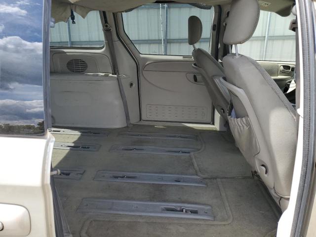 1C4GP45R35B365714 - 2005 CHRYSLER TOWN & COU GOLD photo 11