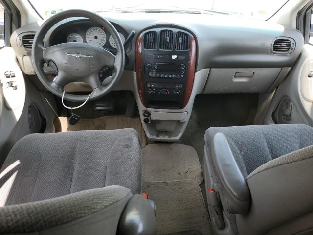 1C4GP45R35B365714 - 2005 CHRYSLER TOWN & COU GOLD photo 8