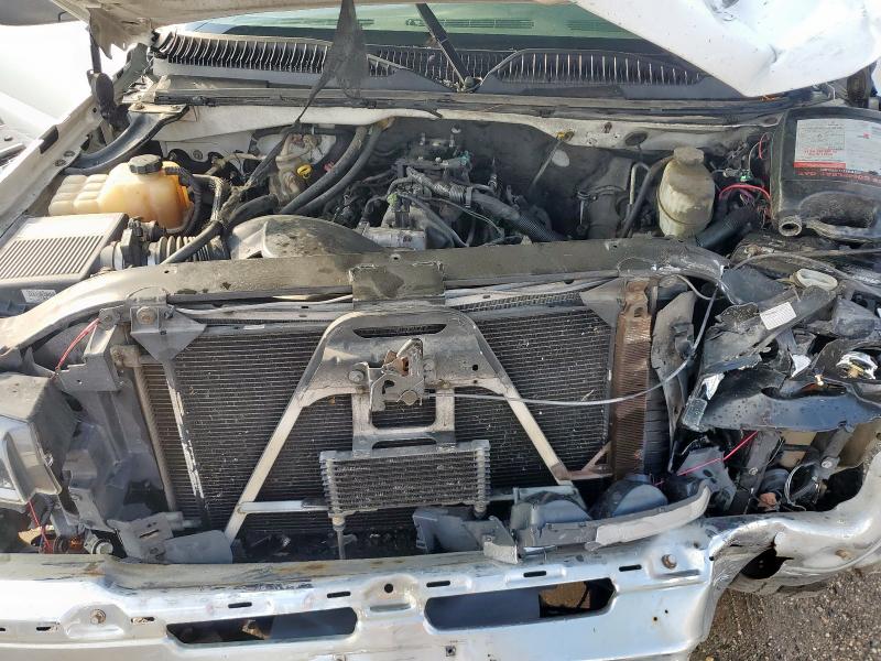 1GCHC29UX6E192177 - 2006 CHEVROLET SILVERADO C2500 HEAVY DUTY WHITE photo 11