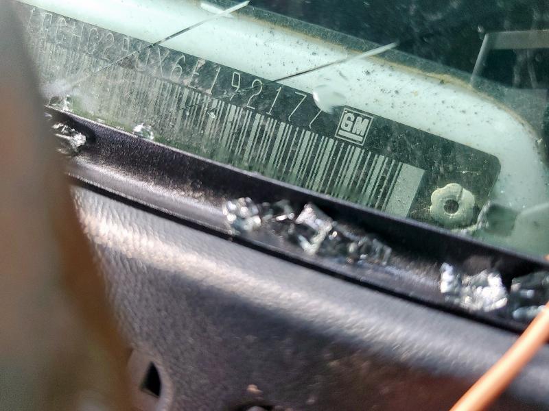 1GCHC29UX6E192177 - 2006 CHEVROLET SILVERADO C2500 HEAVY DUTY WHITE photo 13