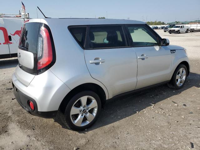 KNDJN2A28K7698255 - 2019 KIA SOUL SILVER photo 3