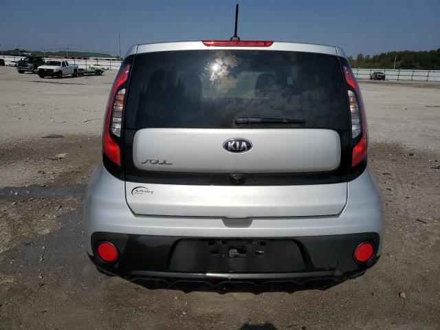 KNDJN2A28K7698255 - 2019 KIA SOUL SILVER photo 6