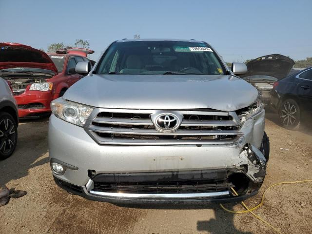 5TDBK3EH6BS092458 - 2011 TOYOTA HIGHLANDER BASE SILVER photo 5