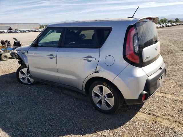 KNDJN2A23G7858663 - 2016 KIA SOUL SILVER photo 2