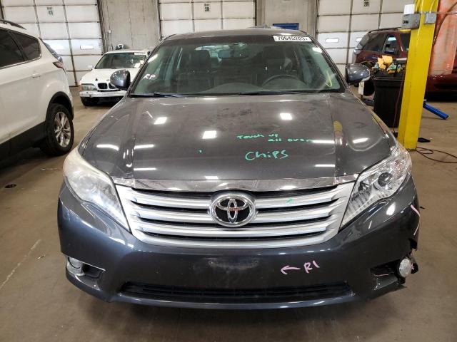 4T1BK3DB5BU374773 - 2011 TOYOTA AVALON BASE 灰色 照片 5