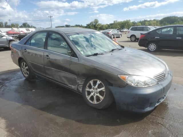 JTDBF30K750162421 - 2005 TOYOTA CAMRY LE GRAY photo 4