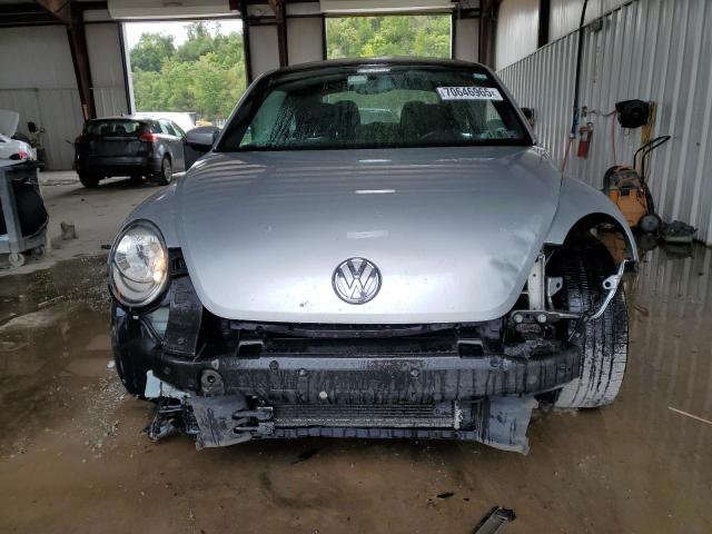 3VWJP7AT4DM657577 - 2013 VOLKSWAGEN BEETLE SILVER photo 5