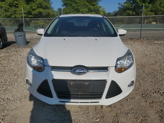 1FAHP3F25CL430625 - 2012 FORD FOCUS SE WHITE photo 5