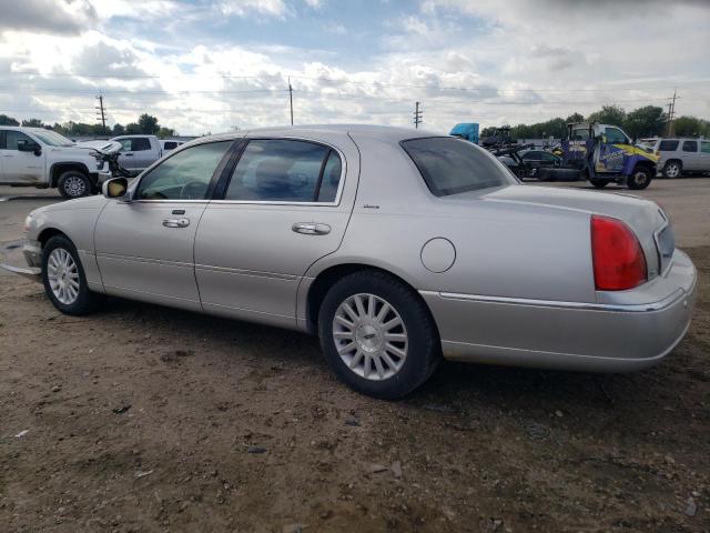 1LNHM83W44Y607267 - 2004 LINCOLN TOWN CAR ULTIMATE SILVER photo 2