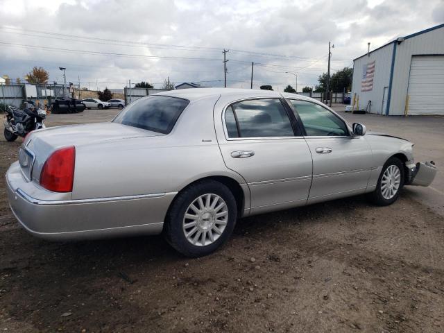 1LNHM83W44Y607267 - 2004 LINCOLN TOWN CAR ULTIMATE SILVER photo 3