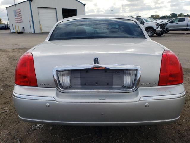 1LNHM83W44Y607267 - 2004 LINCOLN TOWN CAR ULTIMATE SILVER photo 6