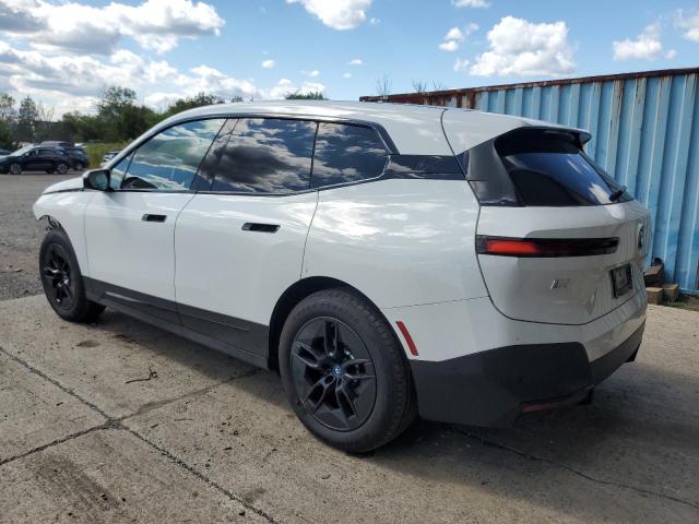 WB523CF04SCT34277 - 2025 BMW IX XDRIVE50 WHITE photo 2