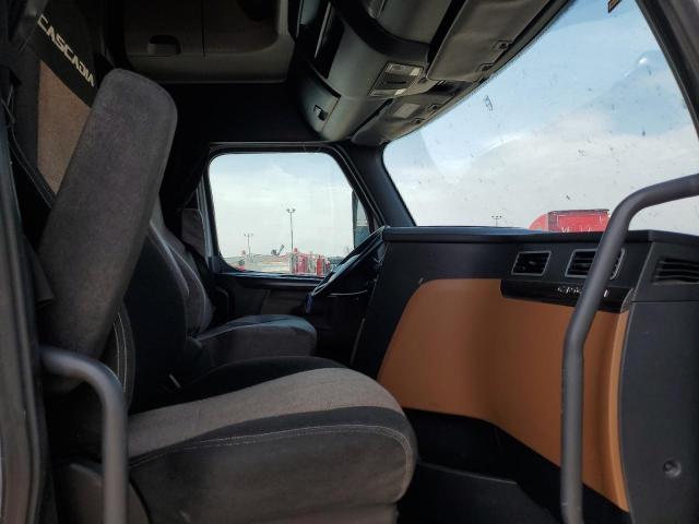 3AKJHHDR7KSKM4926 - 2019 FREIGHTLINER CASCADIA 1 رمادي صورة 5