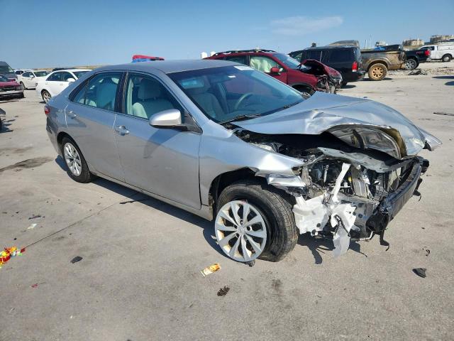 4T1BF1FKXHU348961 - 2017 TOYOTA CAMRY LE SILVER photo 4