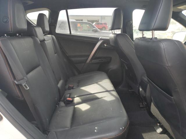 JTMJFREV6GJ070960 - 2016 TOYOTA RAV4 SE WHITE photo 11