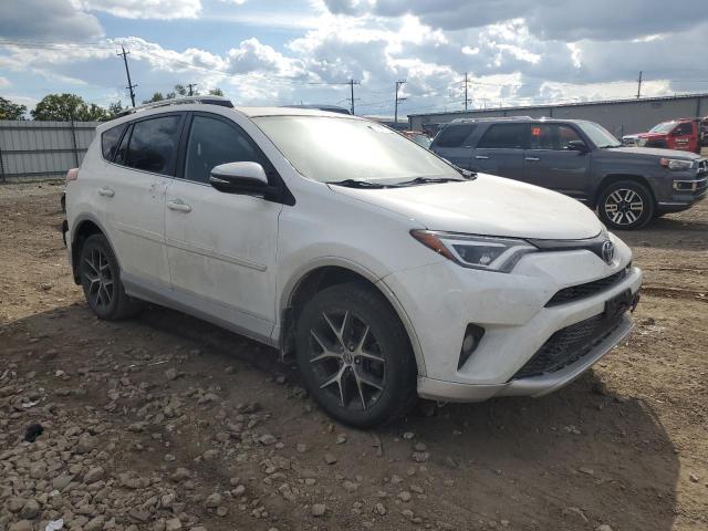 JTMJFREV6GJ070960 - 2016 TOYOTA RAV4 SE WHITE photo 4
