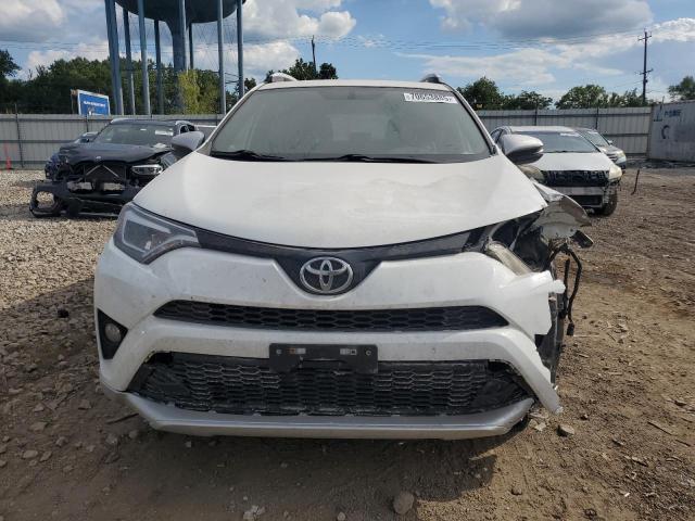 JTMJFREV6GJ070960 - 2016 TOYOTA RAV4 SE WHITE photo 5