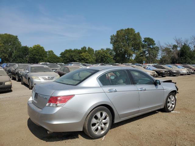 1HGCP3F84AA003617 - 2010 HONDA ACCORD EXL SILVER photo 3