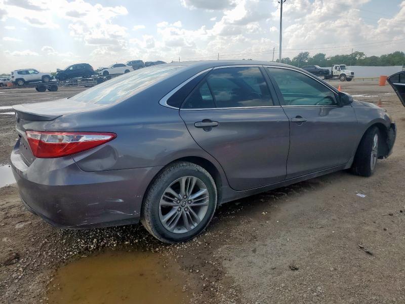 4T1BF1FK9FU975583 - 2015 TOYOTA CAMRY LE 灰色 照片 3