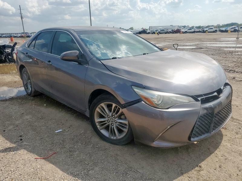 4T1BF1FK9FU975583 - 2015 TOYOTA CAMRY LE 灰色 照片 4