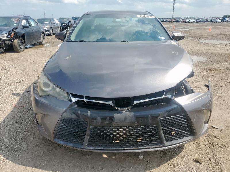 4T1BF1FK9FU975583 - 2015 TOYOTA CAMRY LE 灰色 照片 5
