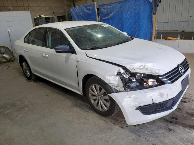 1VWAT7A39FC058125 - 2015 VOLKSWAGEN PASSAT S WHITE photo 4