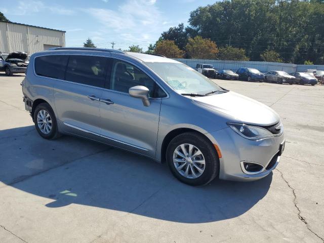 2C4RC1BG5KR625761 - 2019 CHRYSLER PACIFICA TOURING L SILVER photo 4