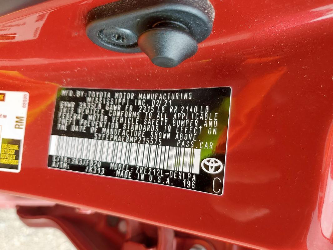 5YFEPMAE8MP215575 - 2021 TOYOTA COROLLA LE RED photo 12