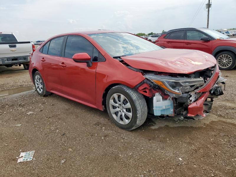 5YFEPMAE8MP215575 - 2021 TOYOTA COROLLA LE RED photo 4