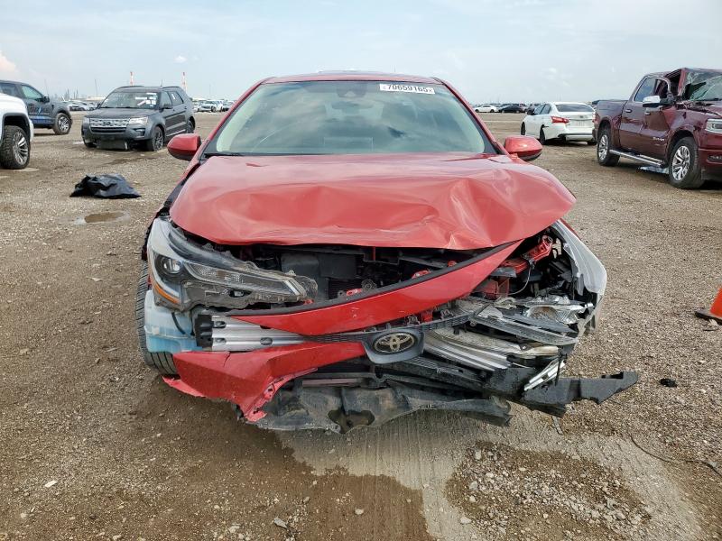 5YFEPMAE8MP215575 - 2021 TOYOTA COROLLA LE RED photo 5
