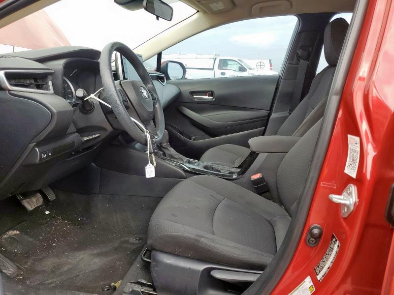 5YFEPMAE8MP215575 - 2021 TOYOTA COROLLA LE RED photo 7