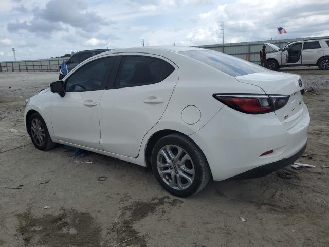 3MYDLBZV1GY104422 - 2016 TOYOTA SCION IA WHITE photo 2