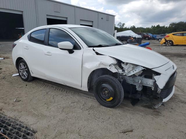 3MYDLBZV1GY104422 - 2016 TOYOTA SCION IA WHITE photo 4