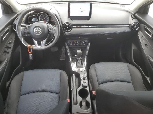 3MYDLBZV1GY104422 - 2016 TOYOTA SCION IA WHITE photo 8