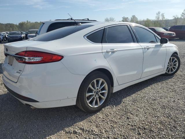 3FA6P0HDXHR114747 - 2017 FORD FUSION SE WHITE photo 3