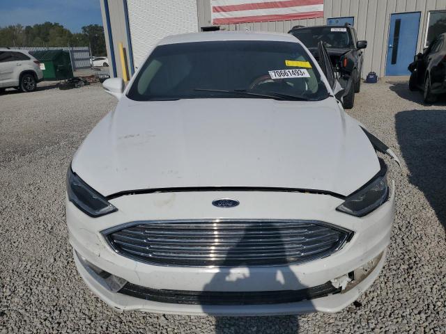 3FA6P0HDXHR114747 - 2017 FORD FUSION SE WHITE photo 5