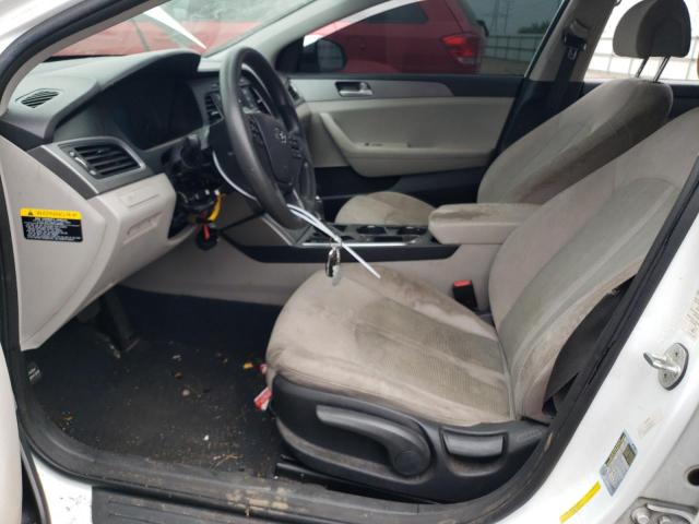 5NPE24AF8FH123972 - 2015 HYUNDAI SONATA SE WHITE photo 7