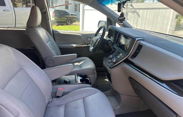 5TDYZ3DCXKS009173 - 2019 TOYT SIENNA XLE GRAY photo 5