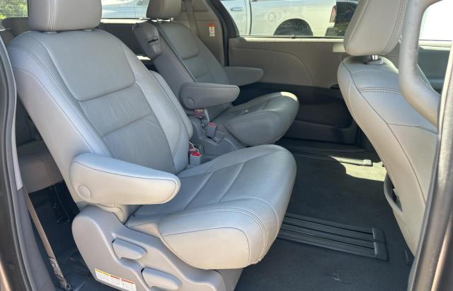 5TDYZ3DCXKS009173 - 2019 TOYT SIENNA XLE GRAY photo 6