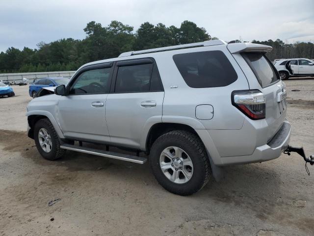 JTEBU5JR1J5492478 - 2018 TOYOTA 4RUNNER SR5/SR5 PREMIUM SILVER photo 2