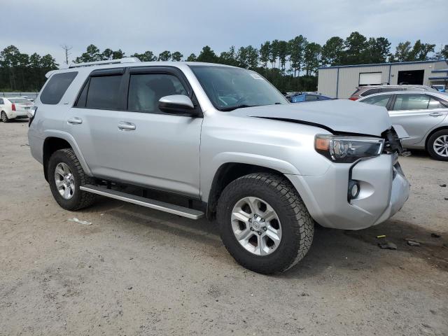 JTEBU5JR1J5492478 - 2018 TOYOTA 4RUNNER SR5/SR5 PREMIUM SILVER photo 4