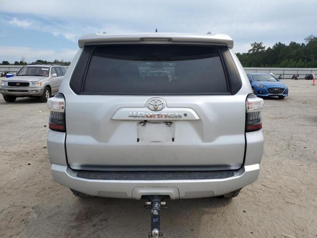JTEBU5JR1J5492478 - 2018 TOYOTA 4RUNNER SR5/SR5 PREMIUM SILVER photo 6