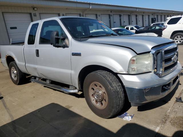 1FTNX20546ED24962 - 2006 FORD F250 SUPER DUTY SILVER photo 4