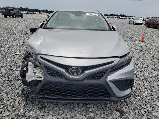 4T1T11AK2RU892169 - 2024 TOYOTA CAMRY SE NIGHT SHADE SILVER photo 5